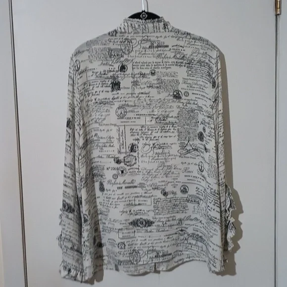 T Tahari Large Hidden Button Front With Bell Type Sleeve - Picture 8 of 11